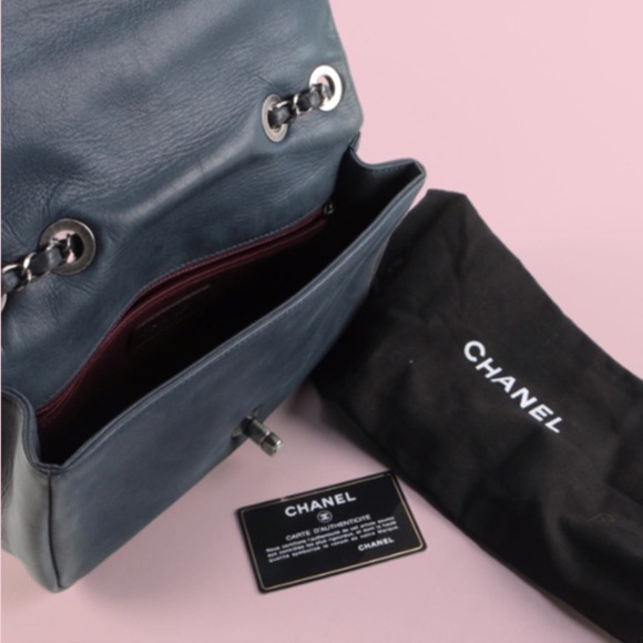 Chanel New Chic Diamond Quilted Medium Flap Bag - Picture 6 of 11